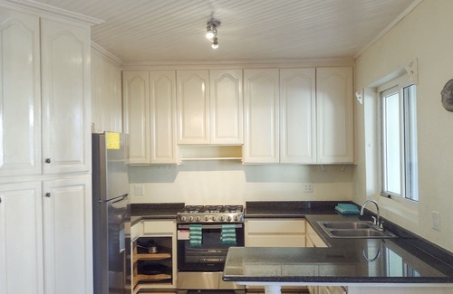 West End Condo | Perfect for Families- 2 bedroom in the heart of West End