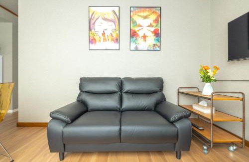 Sumida Villa | Perfect for Families and Groups Spacious 197m2 Home with 8 BR & 3 BA Up to 15 ppl in Ryogoku with Parking and 3 Stations