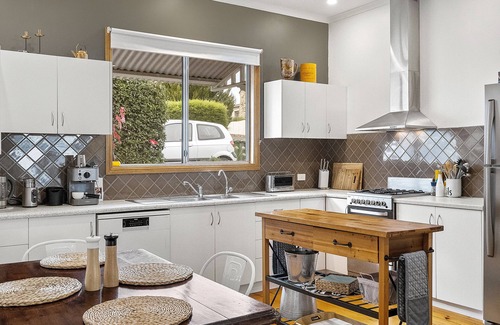 Clare House | Perfect for families, couples, business & pet friendly!