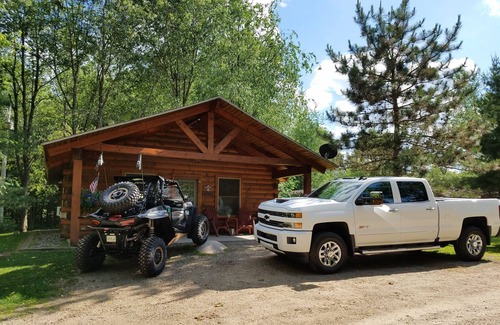 Mountain Cabin | Perfect for Families & Friends, Pet Friendly, Horse Theme, Log Cabin, Fireplace