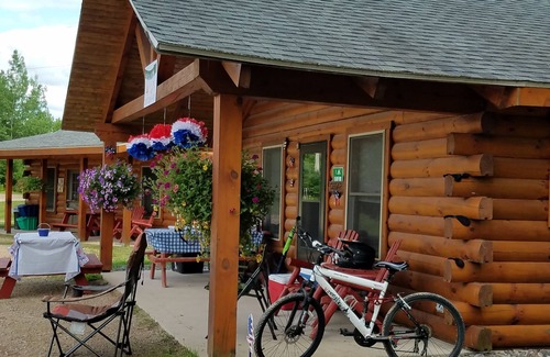 Mountain Cabin | Perfect for Families & Friends, Pet Friendly, Horse Theme, Log Cabin, Fireplace