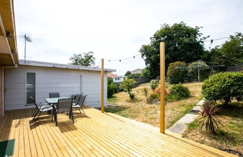 Newstead House | Perfect for Families & Groups: Views & Wi-Fi