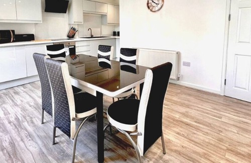 Pier Head House | Perfect For Families | Sky Tv | Monthly Stays