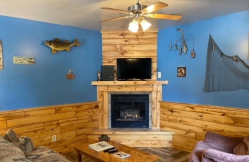 Bayfield Apartment | Perfect for families! Wifi hard wired into each cabin, fireplace, full kitchen.