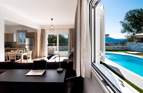 Nidri Villa | PERFECT FOR FAMILIES WITH PRIVATE POOL AND SEA VIEWS, CLOSE TO NIDRI TOWN