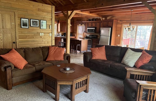 Mount Ida House | Perfect for family and friends to relax, connect, and explore.