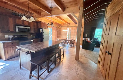Mount Ida House | Perfect for family and friends to relax, connect, and explore.