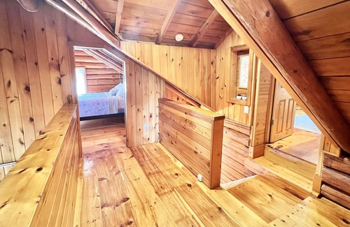 Seguin Cottage | ☀ Perfect for Family! Private Waterfront Log Style Entire Cottage with Lakeview!