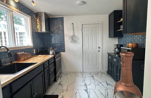 East Haven Apartment | Perfect for family/corporate, Strategic location, 2mi Yale, 2.8 mi Airport,