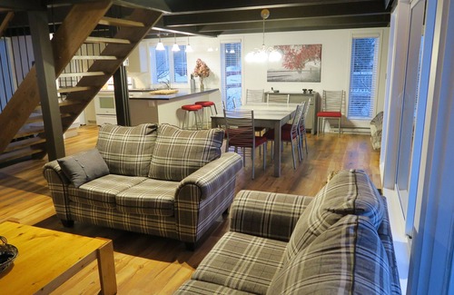 Beaupre Ski Chalet | PERFECT FOR FAMILY, NEAR ALPINE SKI AND GOLF.