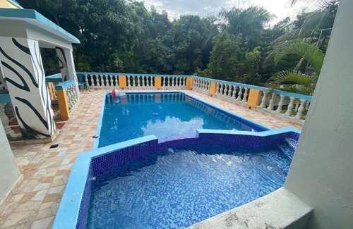 La Vega Province Villa | Perfect for family reunion, 3 minutes from restaurant 20 min away/from lake
