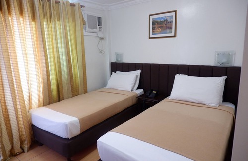 Balibago Hotel | Perfect for Family Vacation & Business trip. walking distance to Shopping malls