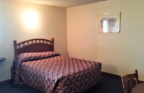 Cheyenne Wells House | Perfect for Groups! Pet-friendly Property, with Free Parking Onsite