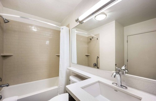 Brentwood House | Perfect for Groups! 4 Units with Full Kitchens, Pets are Welcome!
