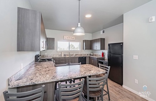 Rexburg Apartment | Perfect for Groups Full Kitchen Gym & Free Parking