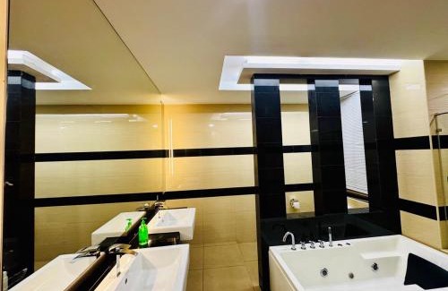 Batu Ferringhi Villa | Perfect for Groups! 5BR Villa Near Beach BBQ 20Pax