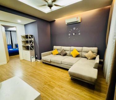 Batu Ferringhi Villa | Perfect for Groups! 5BR Villa Near Beach BBQ 20Pax