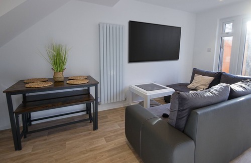 Luton House | Perfect for Hospital staff/Contractors/Relocators