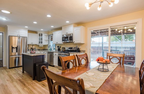 Medford House | Perfect for Large Families or Work Teams. Coffee Bar-Gas FP-Cornhole-Firepit