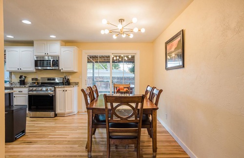 Medford House | Perfect for Large Families or Work Teams. Coffee Bar-Gas FP-Cornhole-Firepit