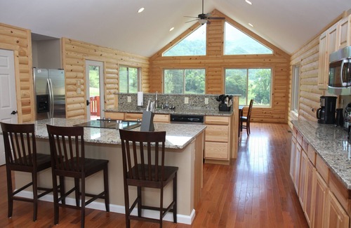 Luray Cabin | Perfect for large families 5 bedroom home in the Shenandoah Valley