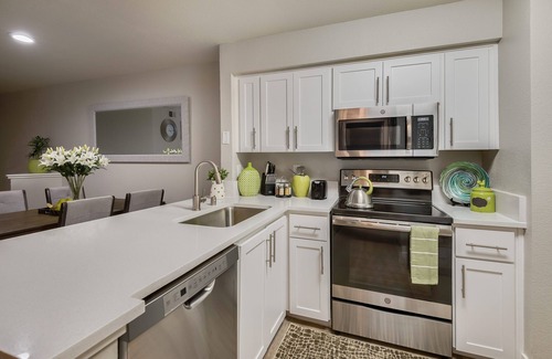 Roseville Apartment | Perfect For Long Stays 2 BR/2 BA w/Washer/Dryer