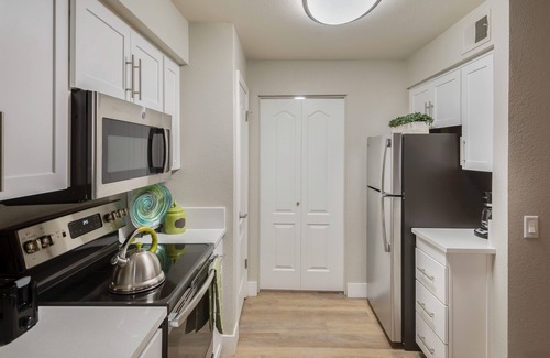 Roseville Apartment | Perfect For Long Stays 2 BR/2 BA w/Washer/Dryer