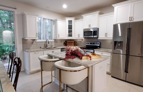Northside House | Perfect for Monthly Stays Townhome 5 Min to Jax International Airport