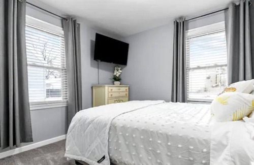 Neenah House | Perfect for professionals quiet and clean