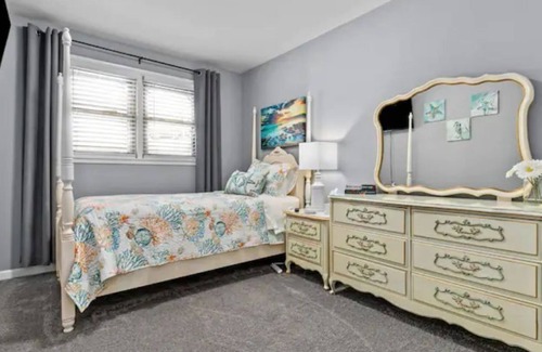 Neenah House | Perfect for professionals quiet and clean