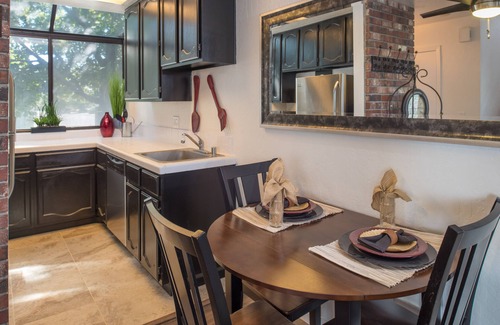 Sparks Condo | Perfect for TRAVEL NURSES and TESLA work 2 bed, single Garage