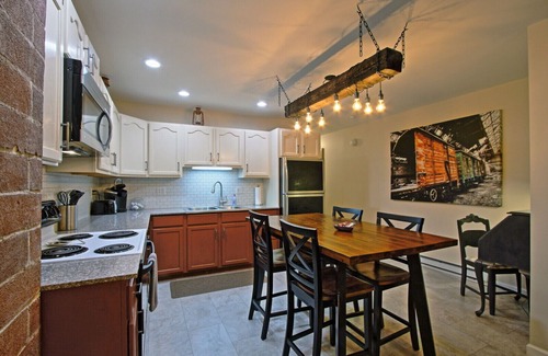 Hummelstown Apartment | ❤️ Perfect for traveling nurses! - Wifi, AC, 4-6 minute commute to Hershey Med