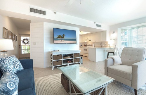 Palm Island Villa | Perfect for two! This Pretty villa with an Awesome View of the Gulf! A3411B