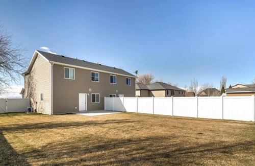 Layton House | Perfect for vacation! Sleeps 10, Large yard