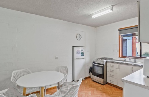 Port Fairy Apartment | Perfect for your beach holiday, you are only a stone's throw to the Port Fairy East Beach