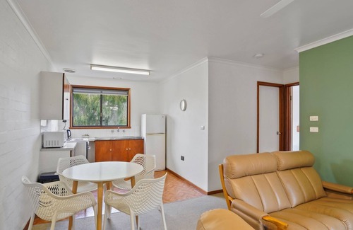 Port Fairy House | Perfect for your beach holiday, you are only a stone's throw to the Port Fairy East Beach