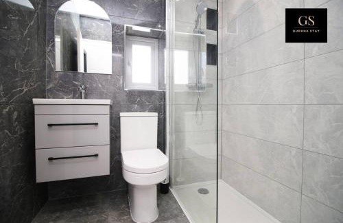 Adamsdown House | Perfect Four Bed House for Groups,Contractors,Relocations by Gurkha Stay in Cardiff with free WiFi