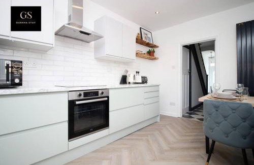 Adamsdown House | Perfect Four Bed House for Groups,Contractors,Relocations by Gurkha Stay in Cardiff with free WiFi