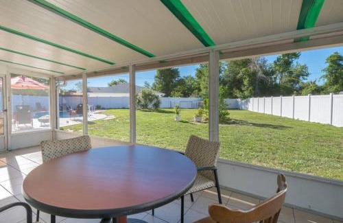 Deltona Lakes House | Perfect Gateway to Disney and Retreat Center.