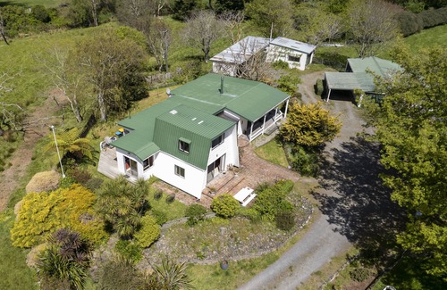 Porirua Cottage | Perfect getaway from the hustle and bustle of city life.