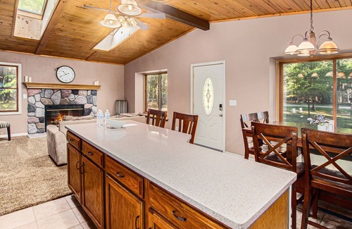 Canadian Lakes House | Perfect Getaway Cottage with Private Lake Access!