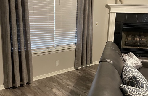 Farmington House | Perfect Getaway for Game Weekend!