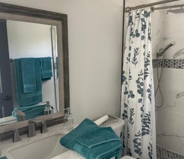 Nokomis House | Perfect Getaway-Lovely Cottage House- Near Beaches