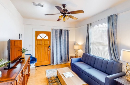 East Riverside Cottage | Perfect getaway near town w/ spacious interior & central AC in a great location