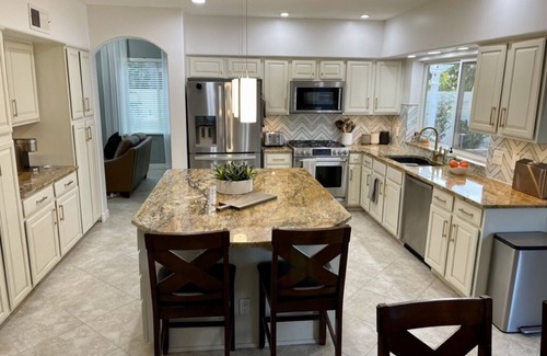 Arabian Views House | Perfect Getaway, Prime Location