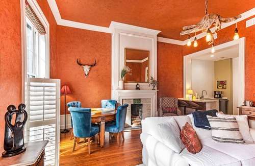 Historic Downtown Savannah Apartment | Perfect Getaway Walking Distance to Everything w/Parking by Lucky Savannah