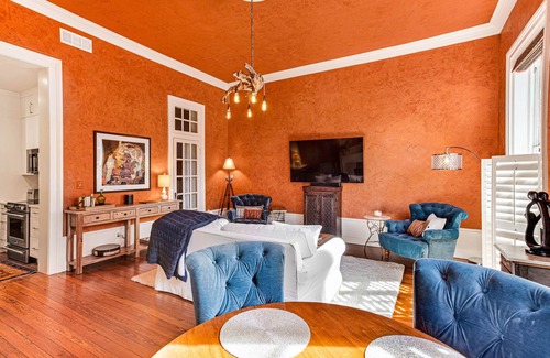 Historic Downtown Savannah Apartment | Perfect Getaway Walking Distance to Everything w/Parking by Lucky Savannah