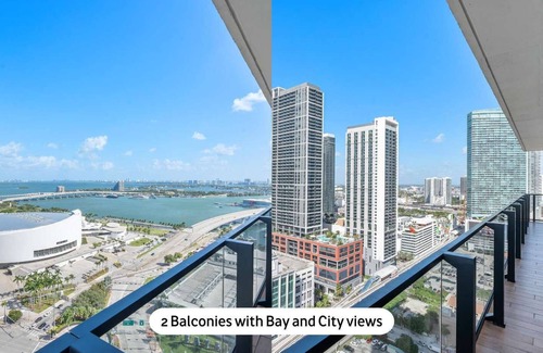 Downtown Miami Apartment | Perfect Group Stay: 6BR/2 Kitchens/2 Living Rooms