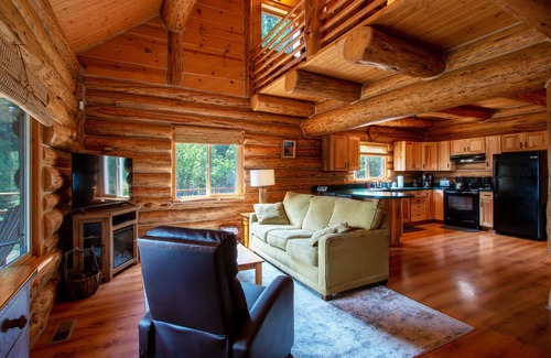 Stevenson House | Perfect Haven in the Woods Near Stevenson