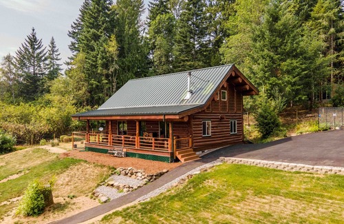 Stevenson House | Perfect Haven in the Woods Near Stevenson